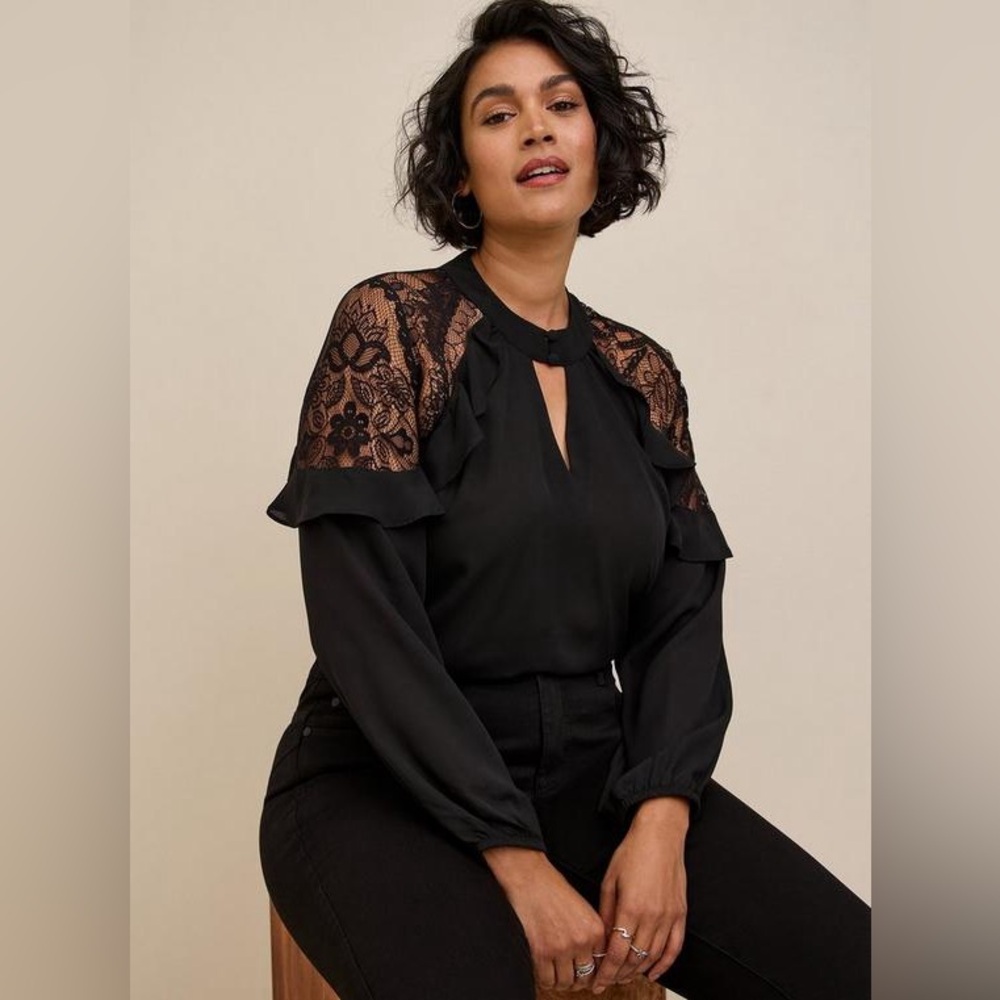 Torrid Size 3 (22) Georgette Crochet Inset Top